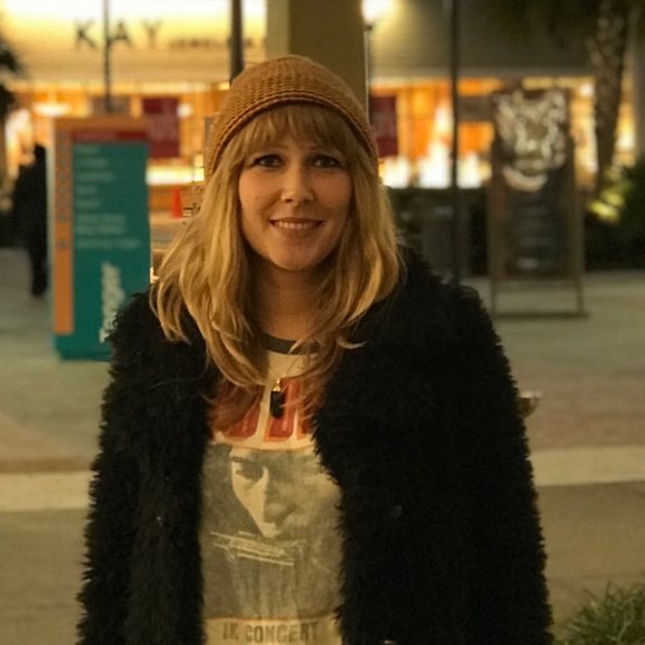 Meet your Posher, Elizabeth - Picture 1 of 1